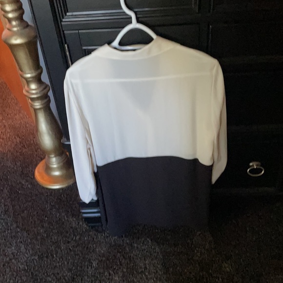 Woman’s black and white Karen Kane blouse, size large, never worn. - Picture 2 of 3